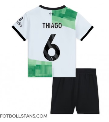 Liverpool Thiago Alcantara #6 Replika Bortatröja Barn 2023-24 Kortärmad (+ Korta byxor)
